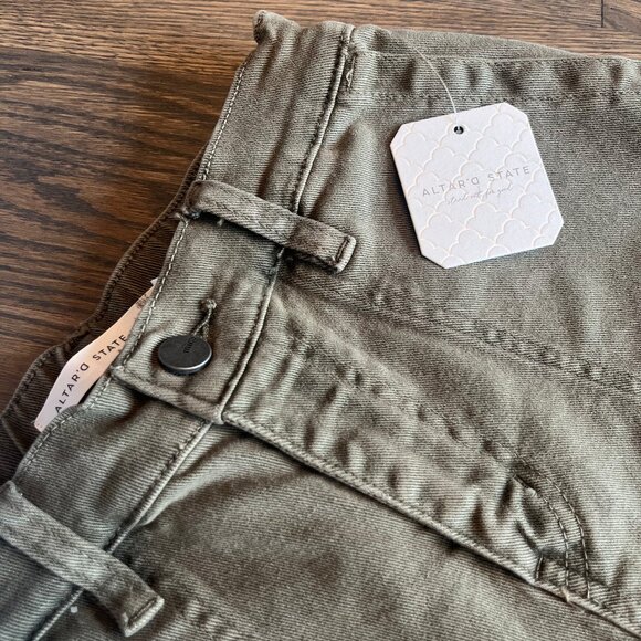 NWT - Altar’d State Utility Cargo Pants - Olive Green - Size 25 - Picture 3 of 6